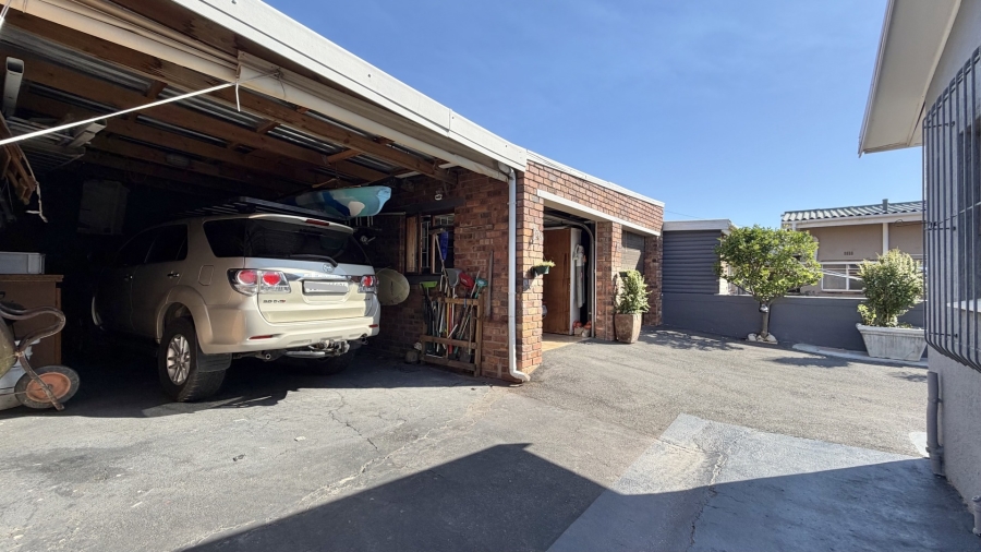 5 Bedroom Property for Sale in Winslow Western Cape